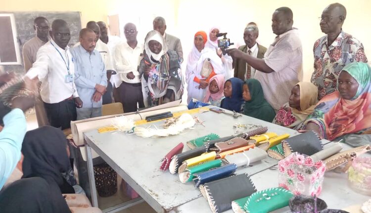 والى القضارف يقف على تدريب الوافدين بمراكز الايواء