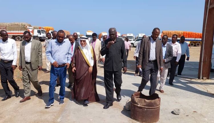 السفير السعودي يدشن الدفعة المخصصة من القمح السعودي لعدد من الولايات