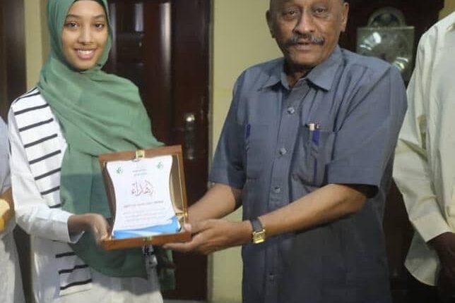 القضارف تكرم ميزاب الحائزه على المرتبه الثالثه لبرنامج تحدى القراءة العربى