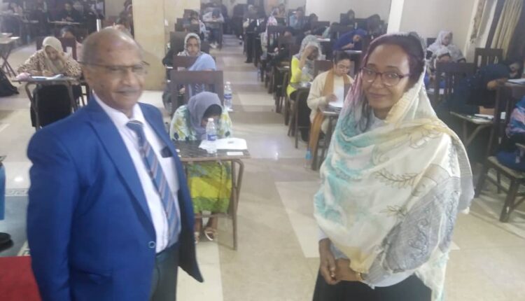 ⛔ طالبات السنة النهائية بجامعة الأحفاد للبنات يكملن الإمتحان النهائي في الطب والجراحة