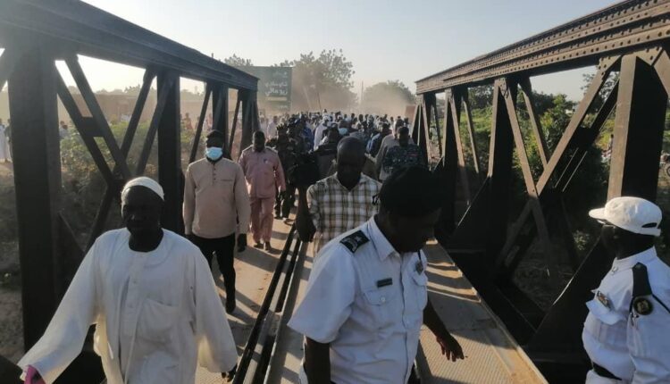 والي سنار يقف على انسياب حركة الصادر والوارد بمعبر الدندر