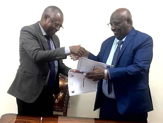 د. معاوية عثمان يتسلم مهامه رسمياً وزيراً للعدل