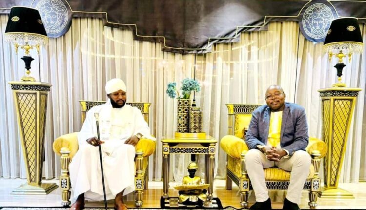 اجتماع السلطان أحمد دينار و عبد الواحد محمد نور حول الأزمة الراهنة تعرف على التفاصيل