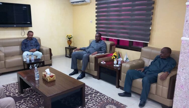 والى القضارف يطالب الشركه السودانيه للموارد المعدنيه بالمساهمة بتأمين وحماية مناطق التعدين والمعدنين بالقضارف