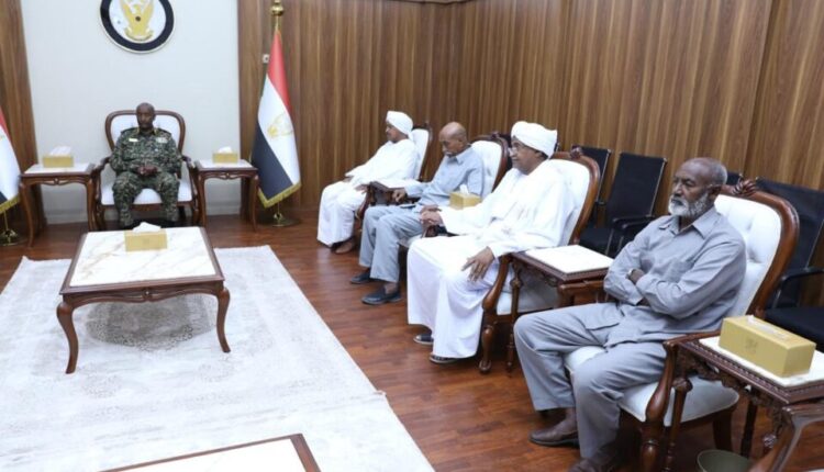 رئيس مجلس السيادة القائد العام للقوات المسلحة يلتقي وفد لجنة إسناد القوات المسلحة وإعادة الإعمار بولاية الجزيرة