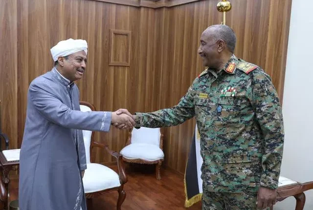 رئيس مجلس السيادة القائد العام للقوات المسلحة يلتقي وفد الحزب الإتحادي الديمقراطي الأصل