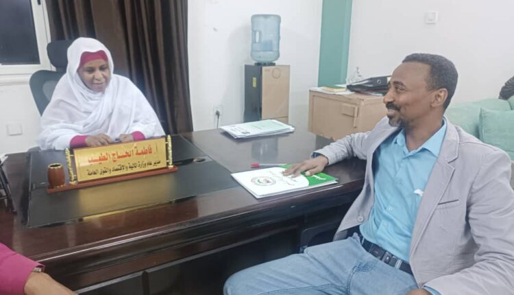 وزارة المالية بالنيل الأبيض والتأمين الصحي يبحثان الأطر الكفيلة لسداد الاستحقاقات المالية للتأمين الصحي