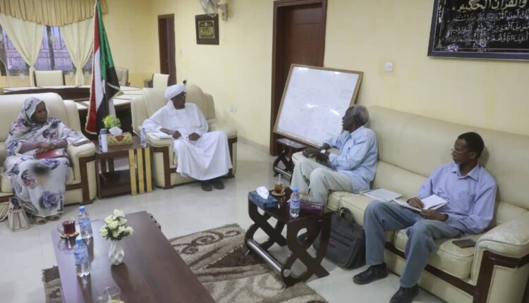 والى القضارف يتلقى تنويرا للمراحل الاخيره لمشروع الجزرى لمياه القضارف