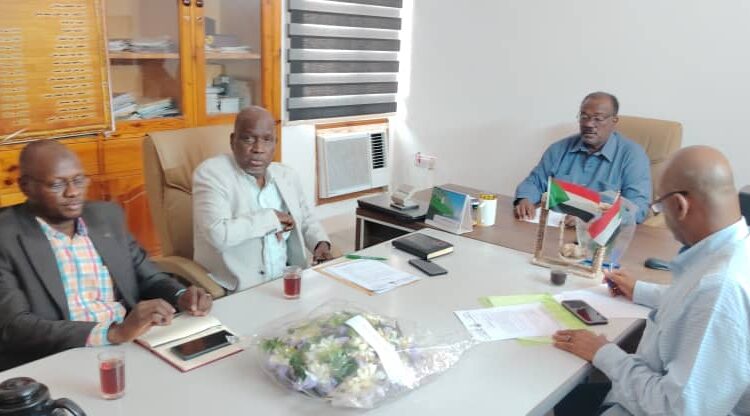 وزير الزراعه والغابات يلتقي بمدير عام البنك الزراعي لتامين الموسم الصيفي