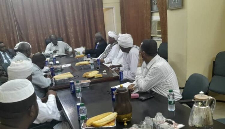 وزير الزراعة والغابات يلتقي بوفد لجنة المقاومة الشعبية بولاية الجزيرة