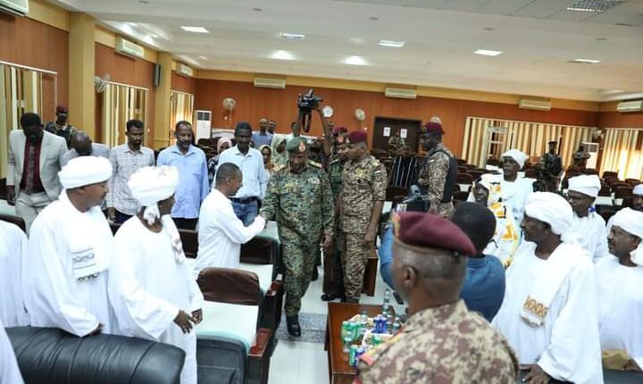 رئيس مجلس السيادة الإنتقالي يلتقي تنسيقية أبناء الرزيقات بالداخل والخارج ويتسلم رؤية ومصفوفة لمعالجة الأزمة الراهنة